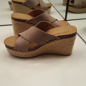 NWT LUCKY BRAND NEEKA BROWN REPTILE WEDGE SANDAL